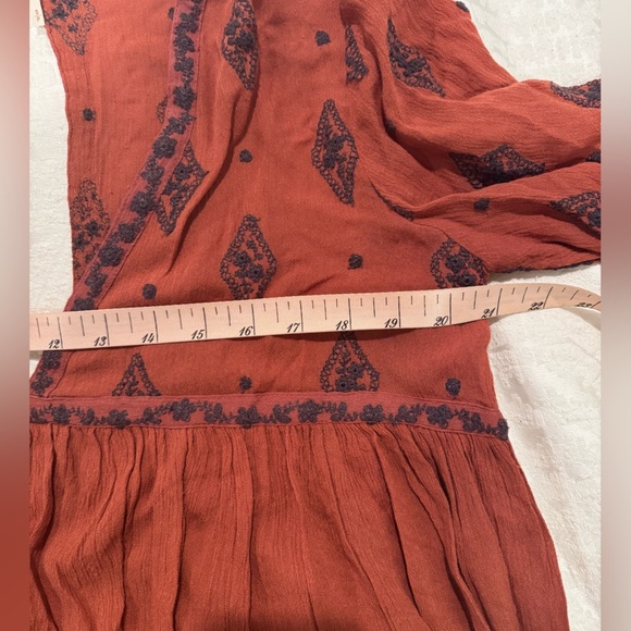 Free People Diamond Embroidered Tunic Top Cinnamon cut out back bell sleeve - Picture 7 of 10